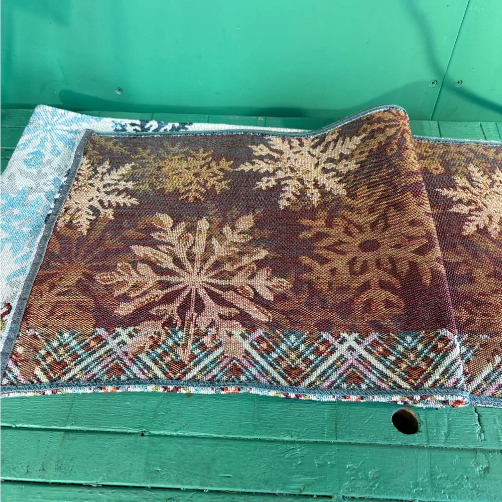 Snowflake Pattern Table Runner - Picture 8 of 13